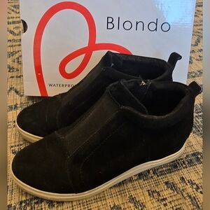 Blondo Women's Black Suede Chukka Boots